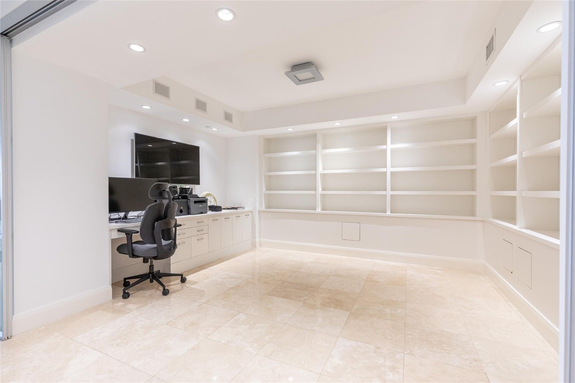 HAMPTONS SOUTH - Residential