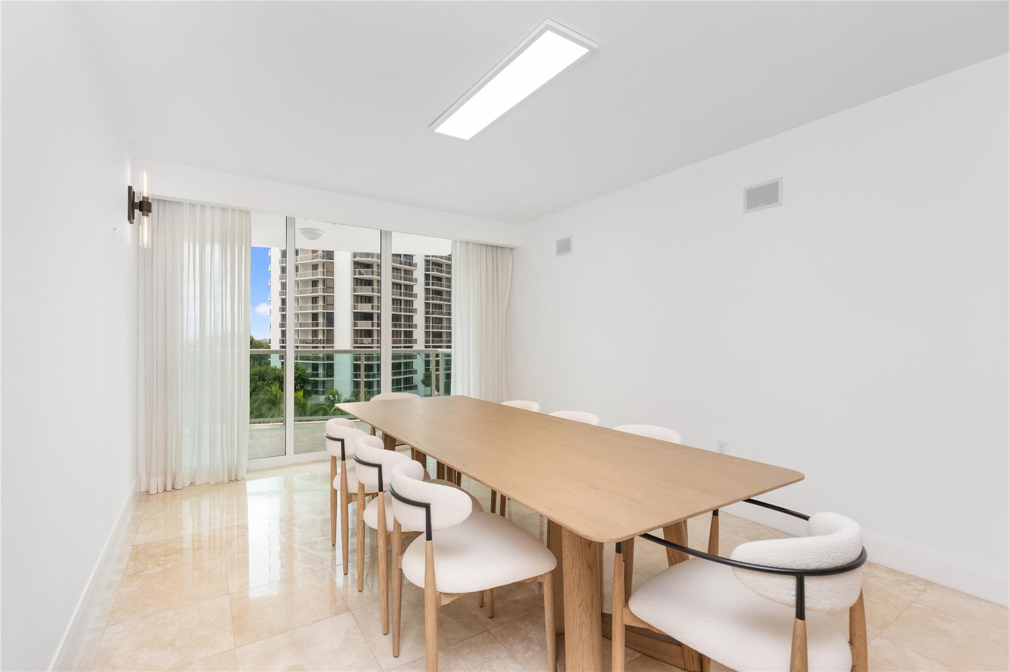 HAMPTONS SOUTH - Residential