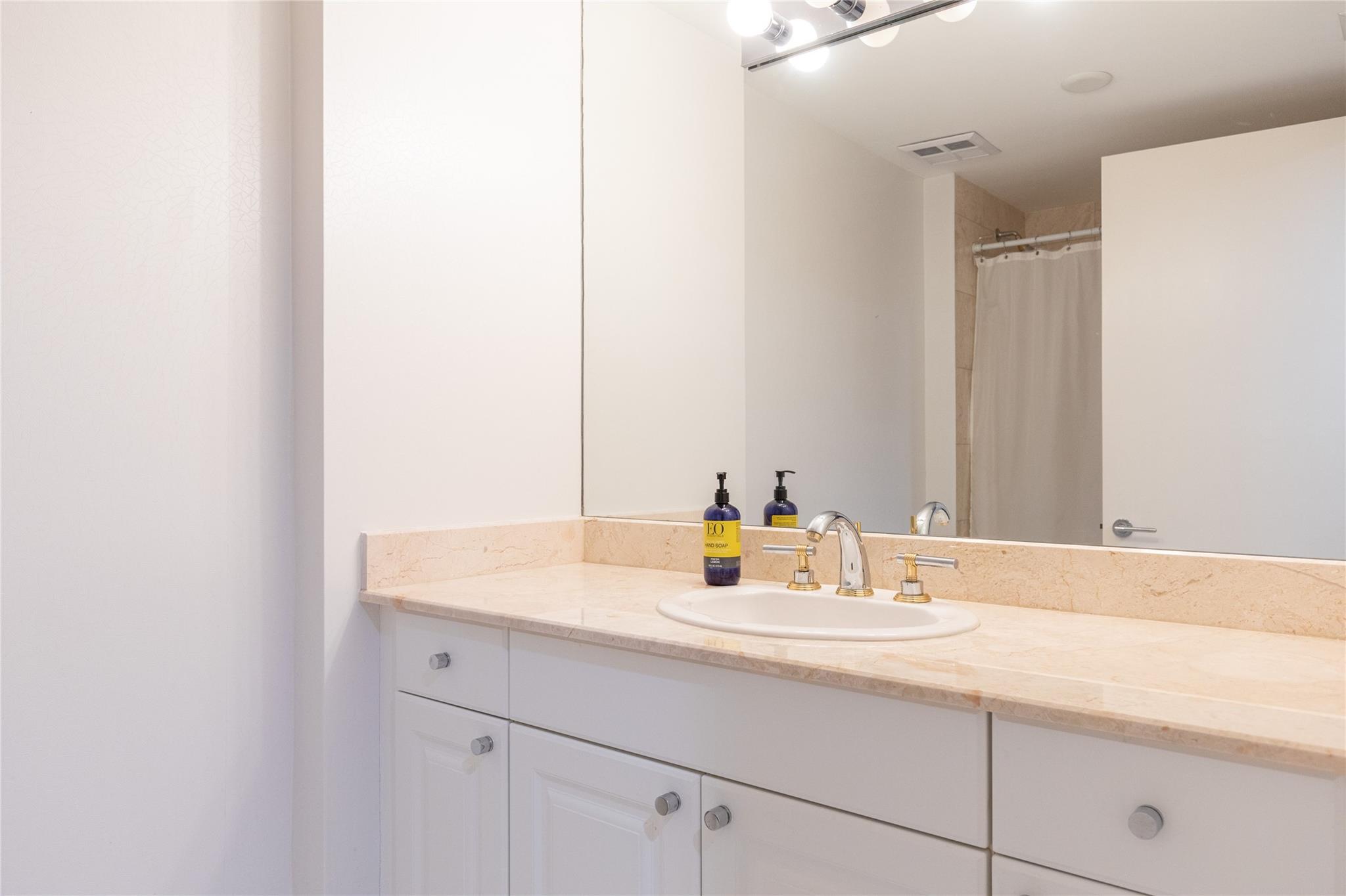 HAMPTONS SOUTH - Residential