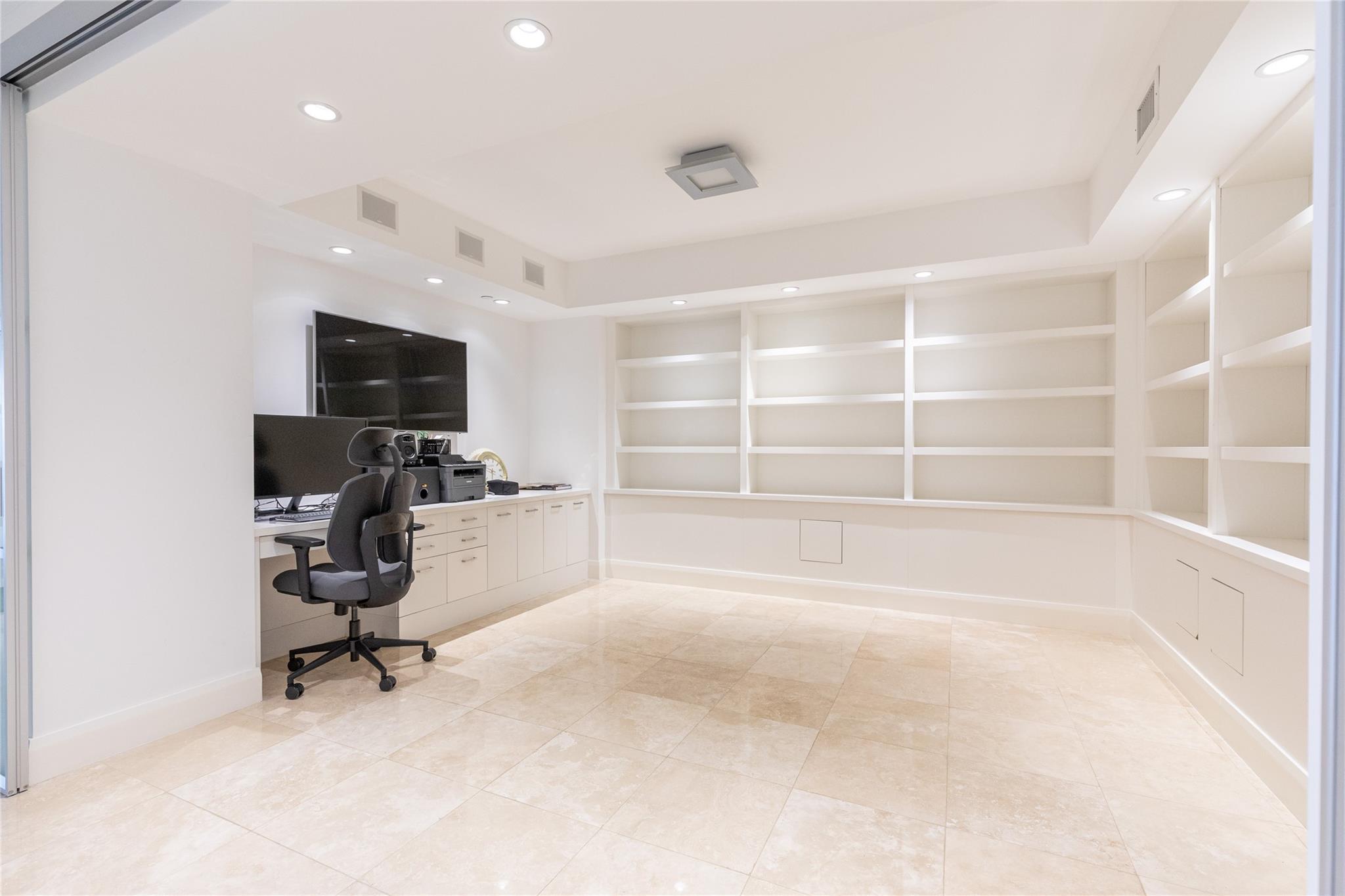 HAMPTONS SOUTH - Residential