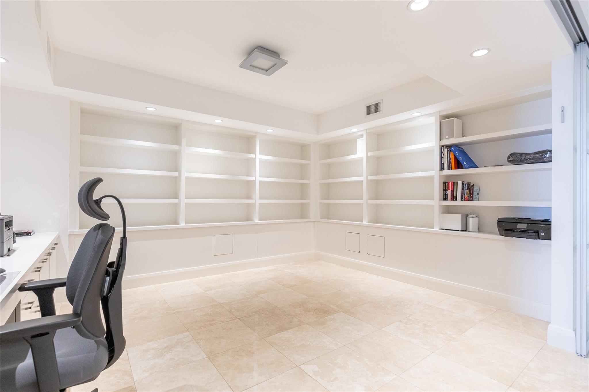 HAMPTONS SOUTH - Residential