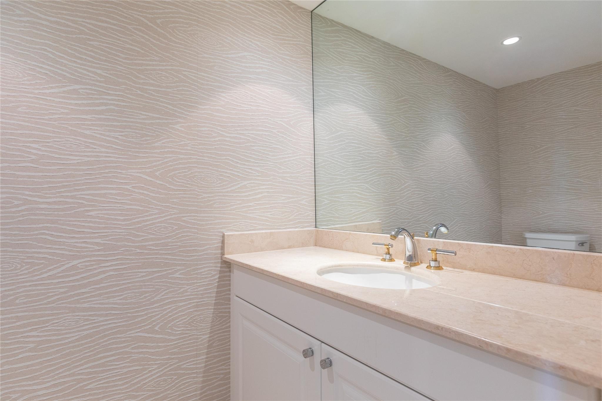 HAMPTONS SOUTH - Residential