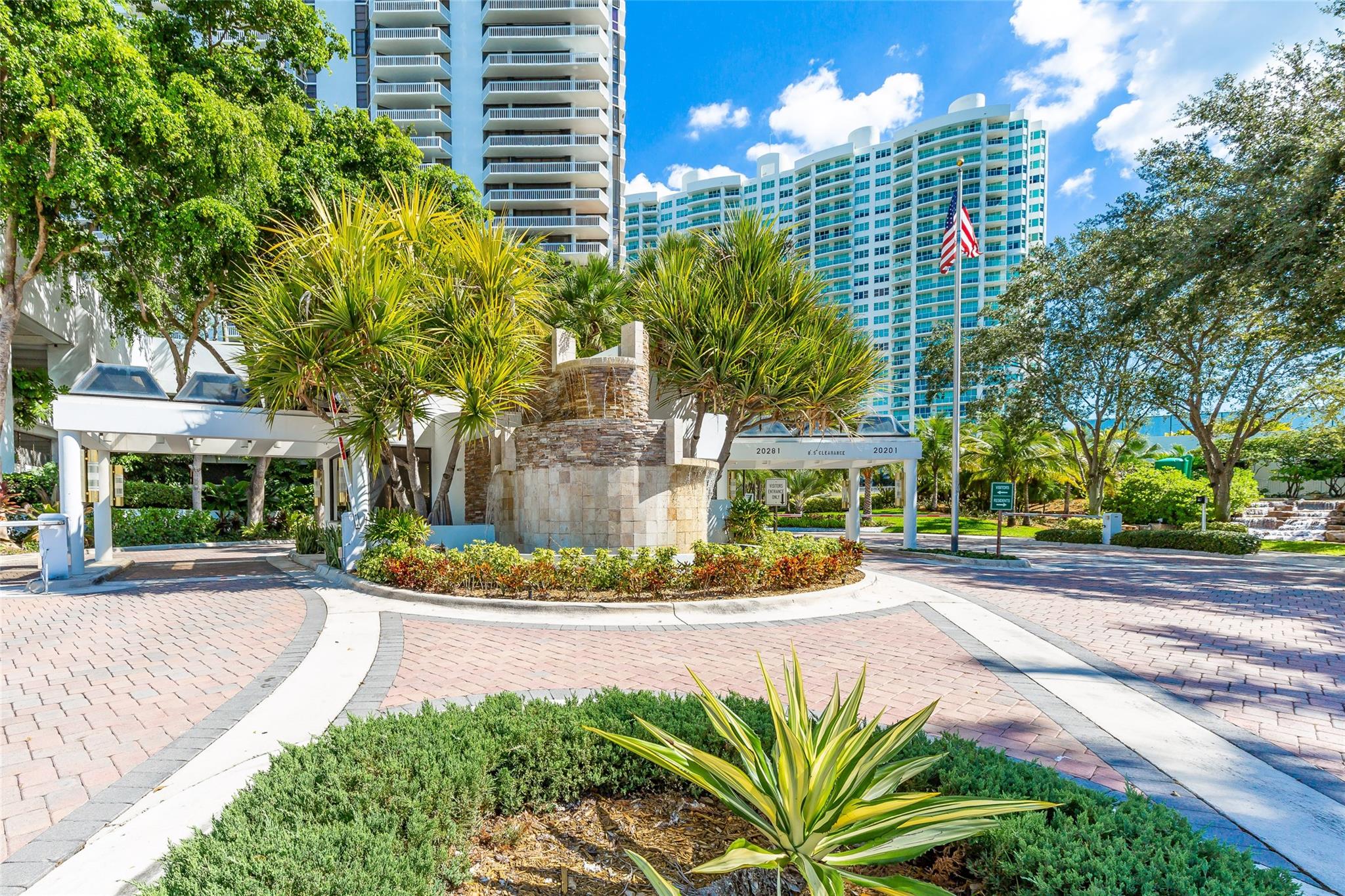 HAMPTONS SOUTH - Residential