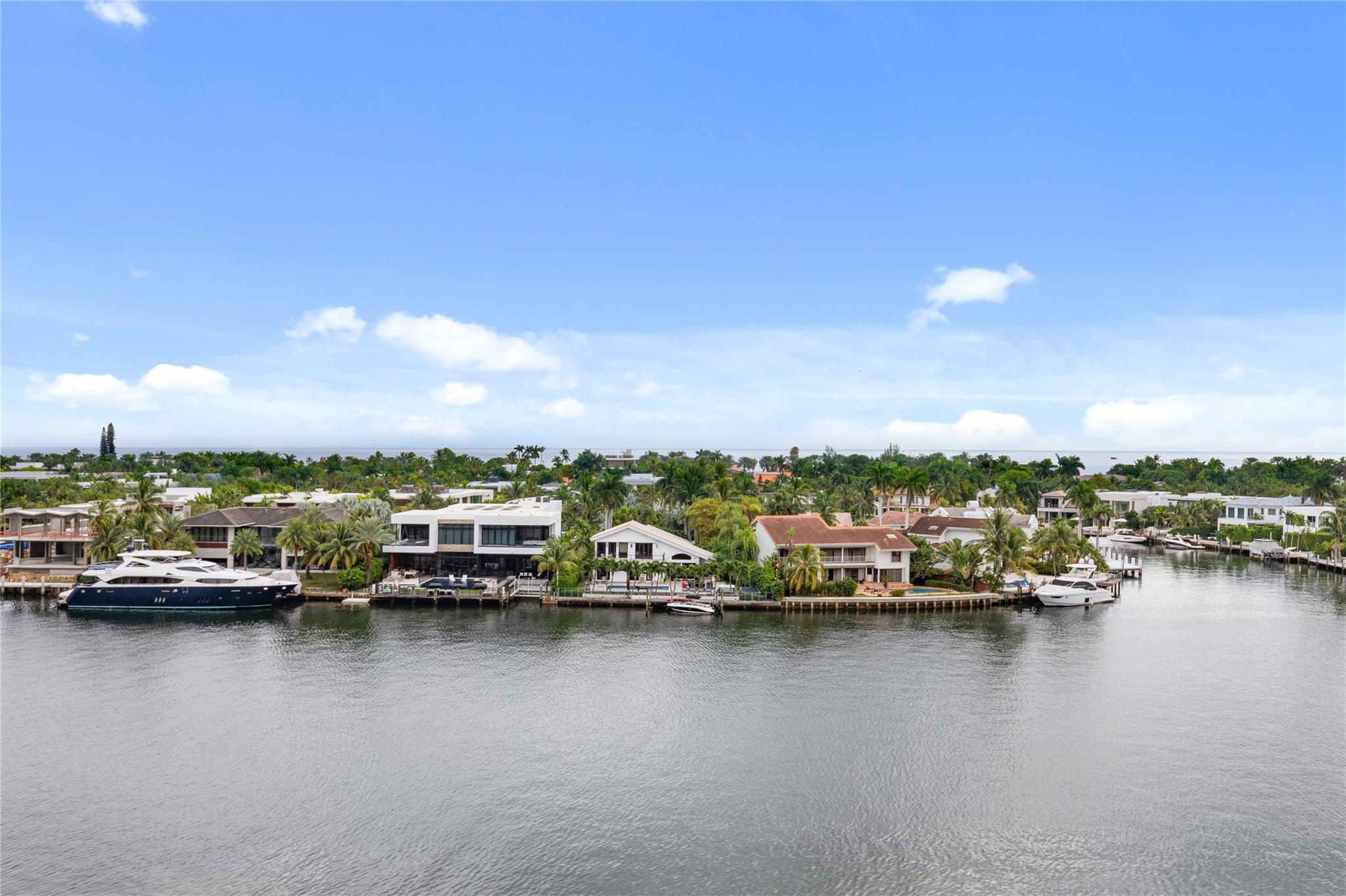 HAMPTONS SOUTH - Residential