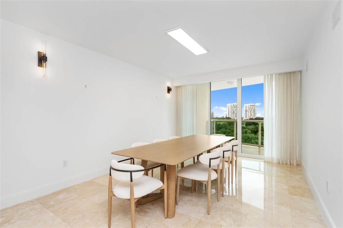 HAMPTONS SOUTH - Residential