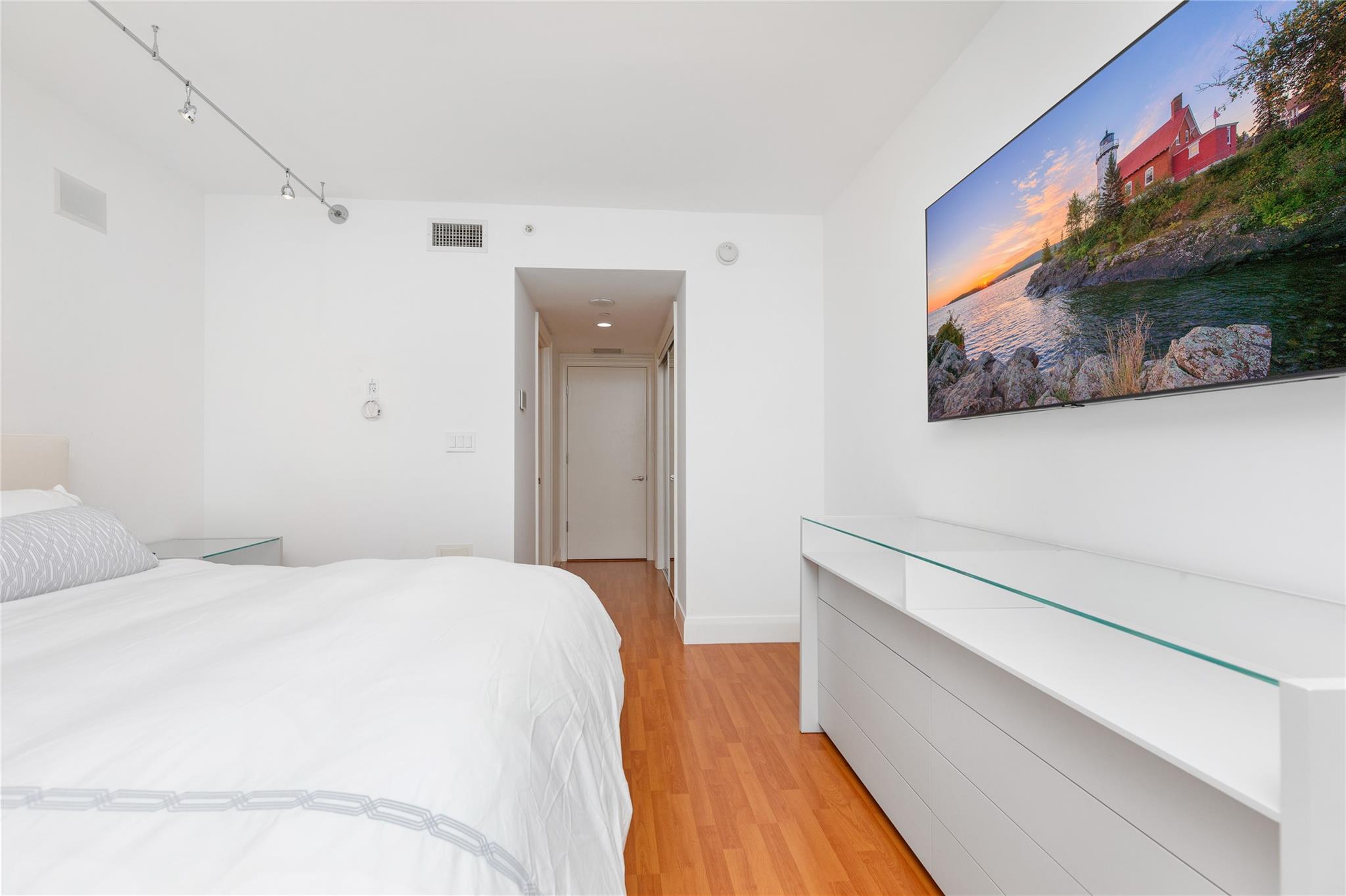 HAMPTONS SOUTH - Residential