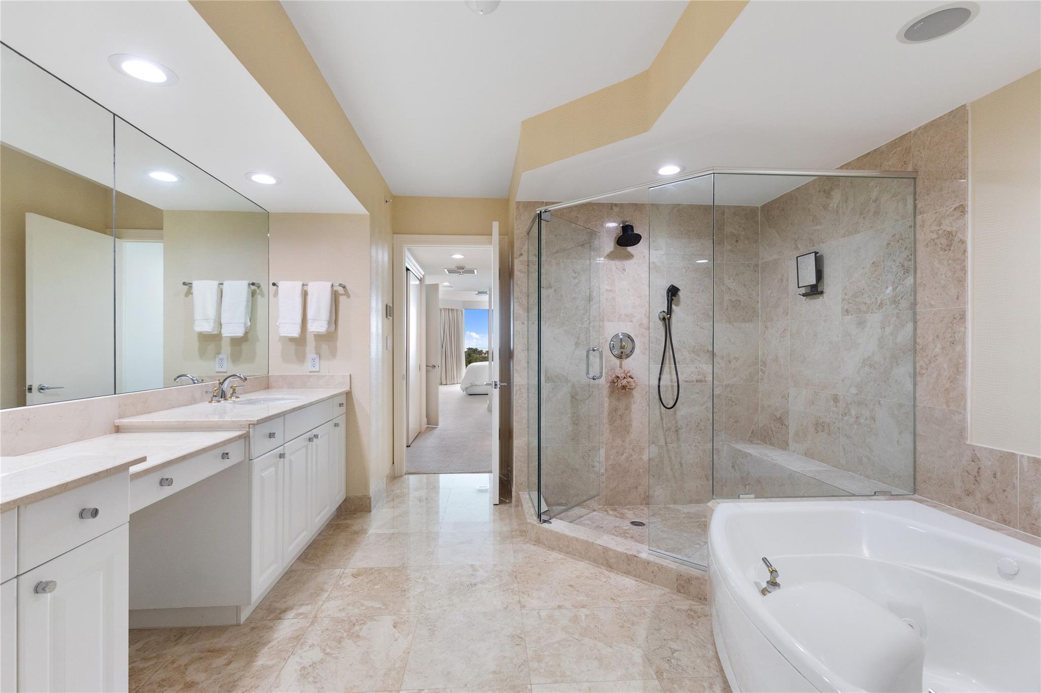 HAMPTONS SOUTH - Residential