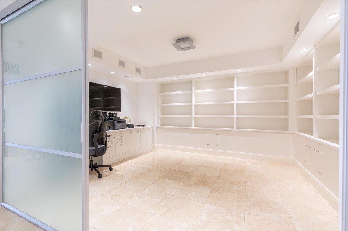 HAMPTONS SOUTH - Residential