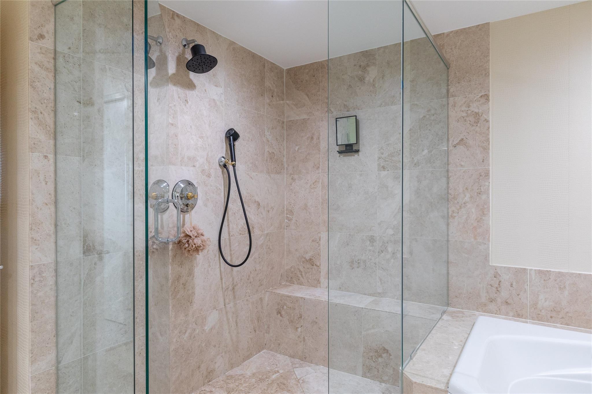 HAMPTONS SOUTH - Residential