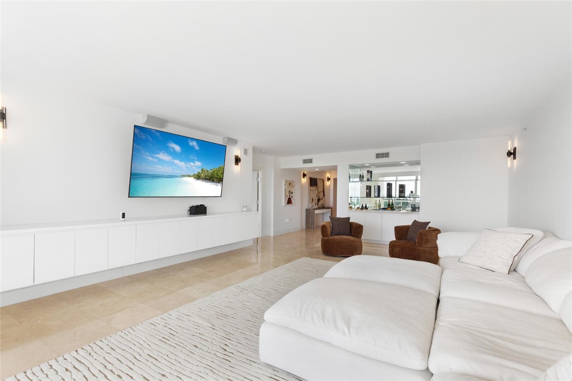 HAMPTONS SOUTH - Residential