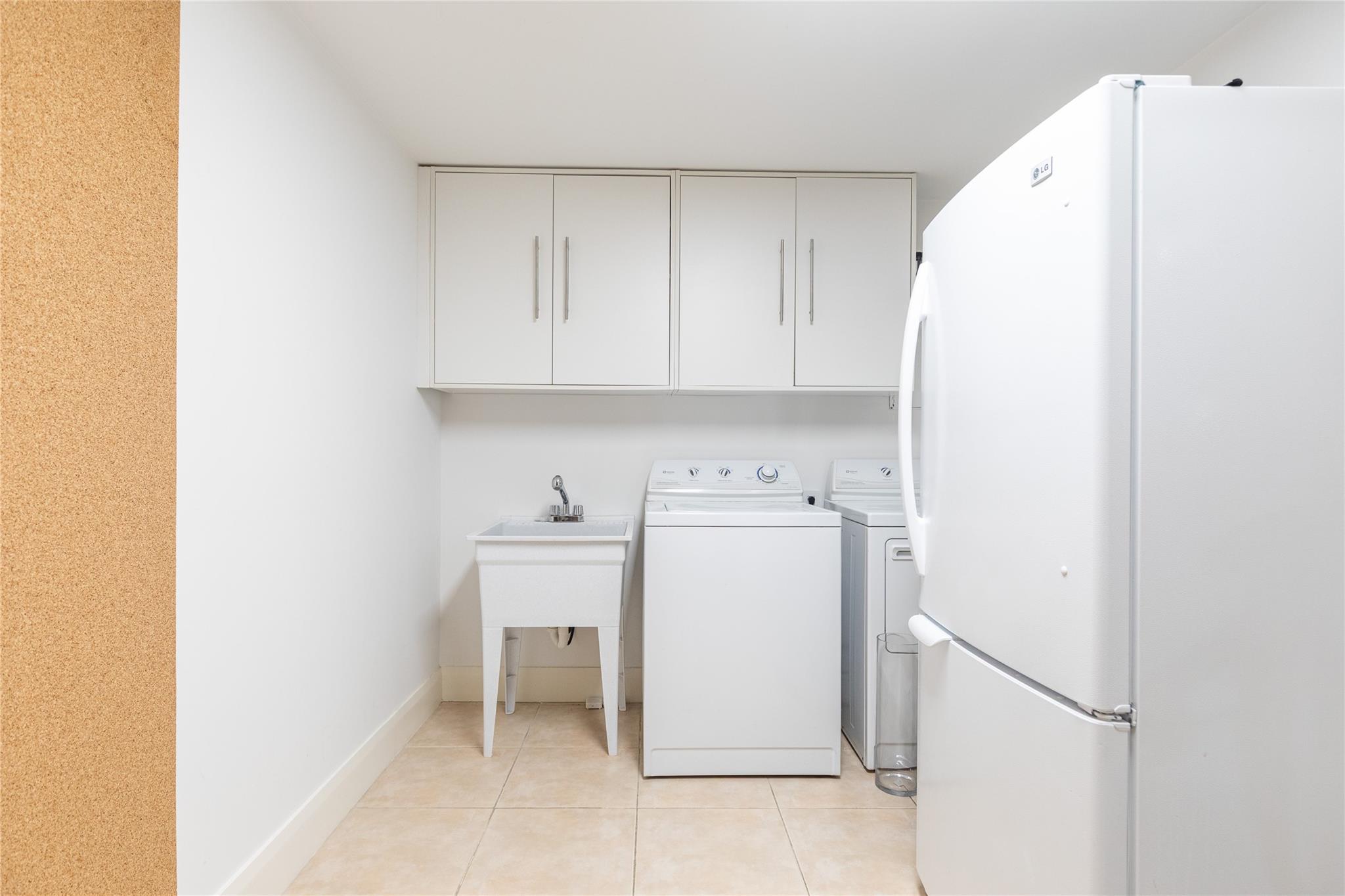 HAMPTONS SOUTH - Residential