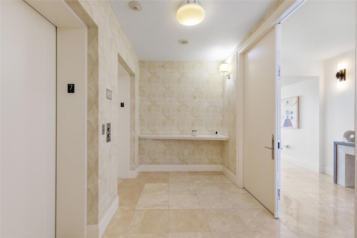 HAMPTONS SOUTH - Residential