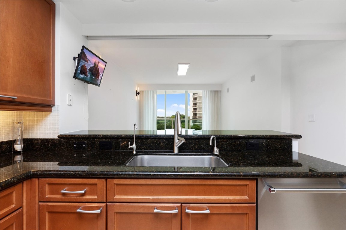 HAMPTONS SOUTH - Residential