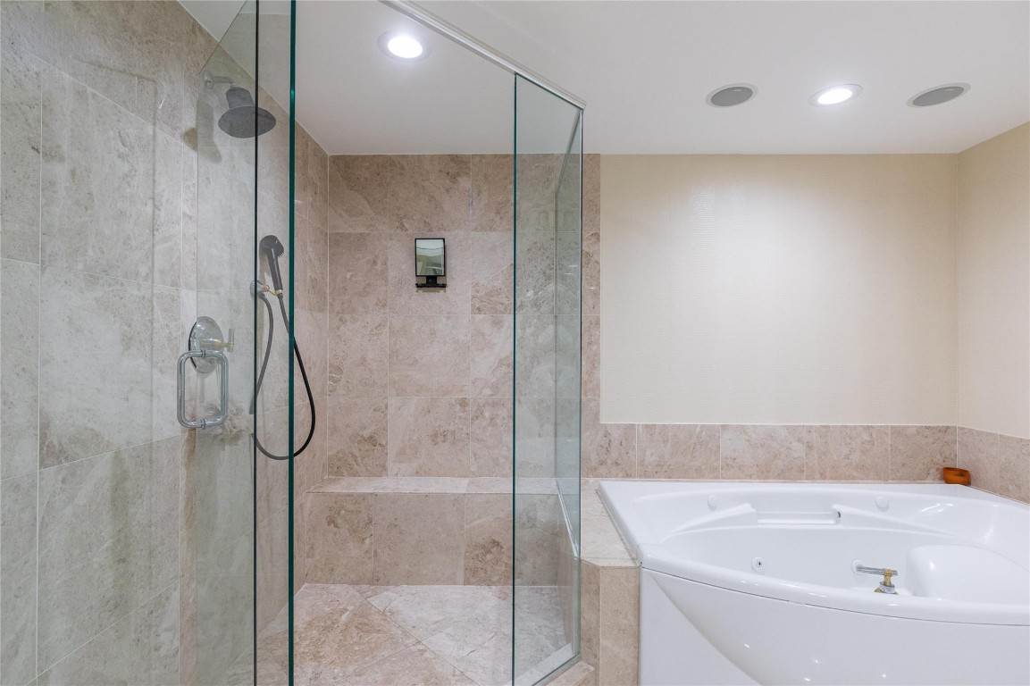 HAMPTONS SOUTH - Residential