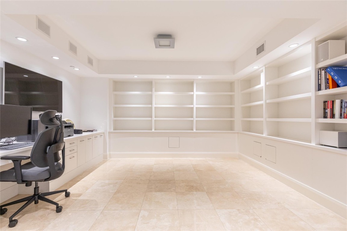 HAMPTONS SOUTH - Residential