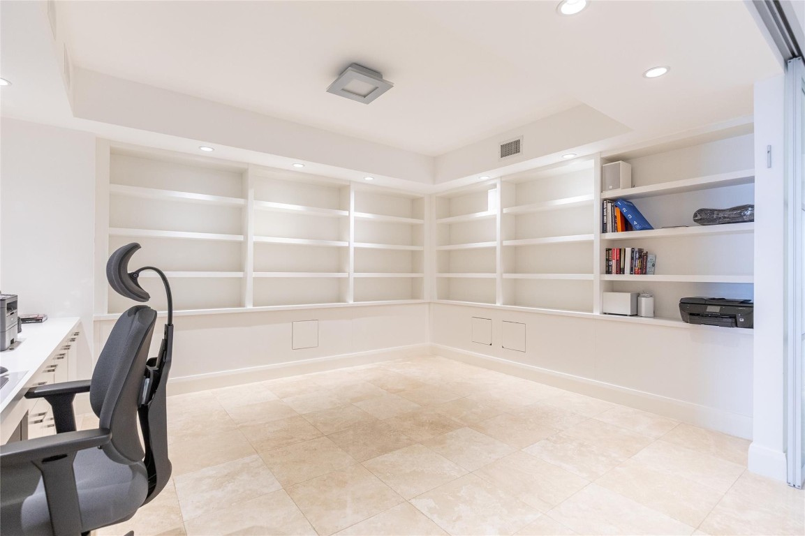 HAMPTONS SOUTH - Residential