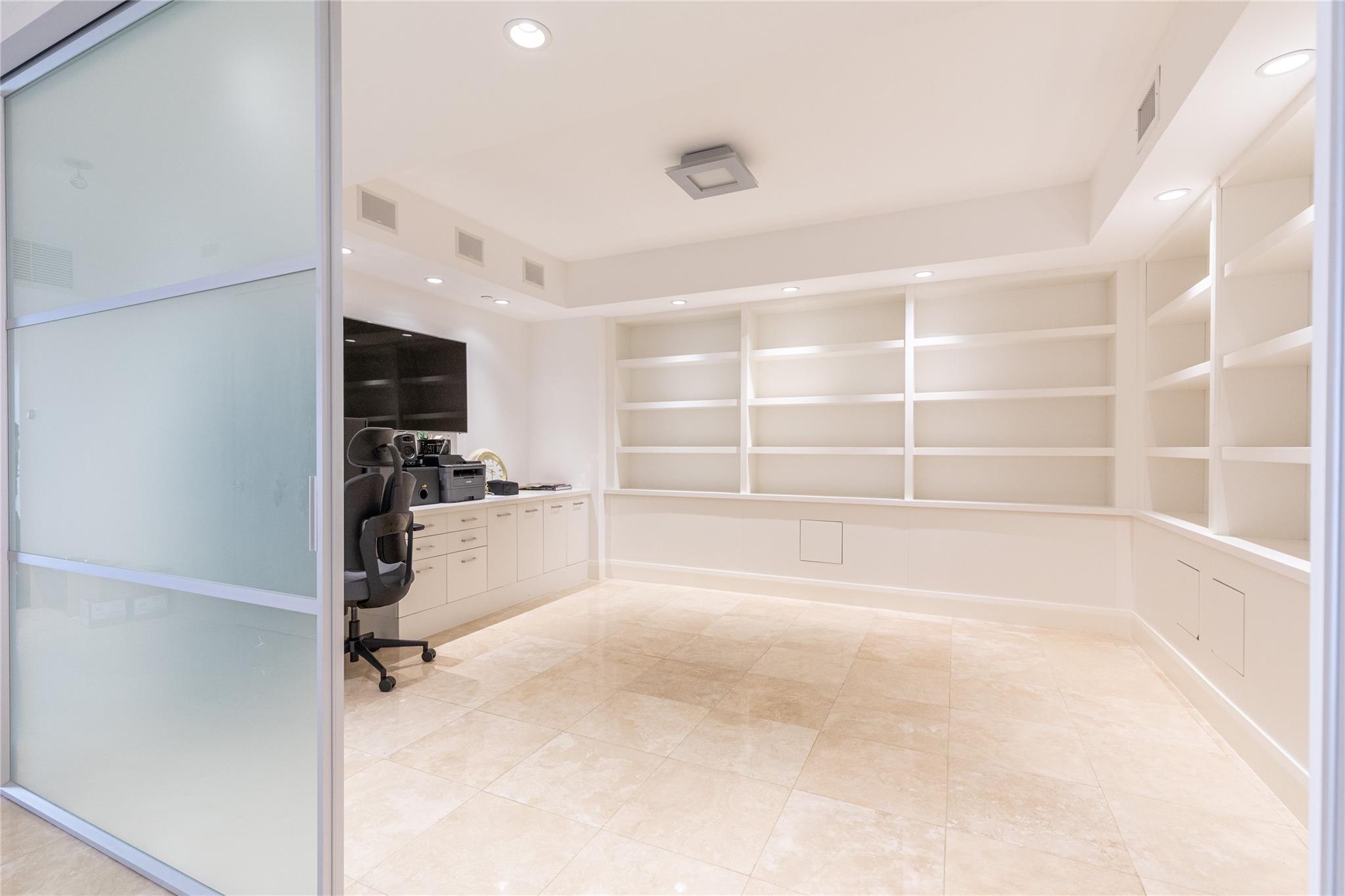 HAMPTONS SOUTH - Residential