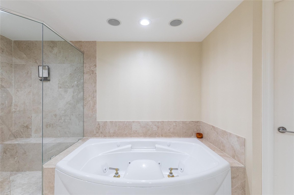 HAMPTONS SOUTH - Residential