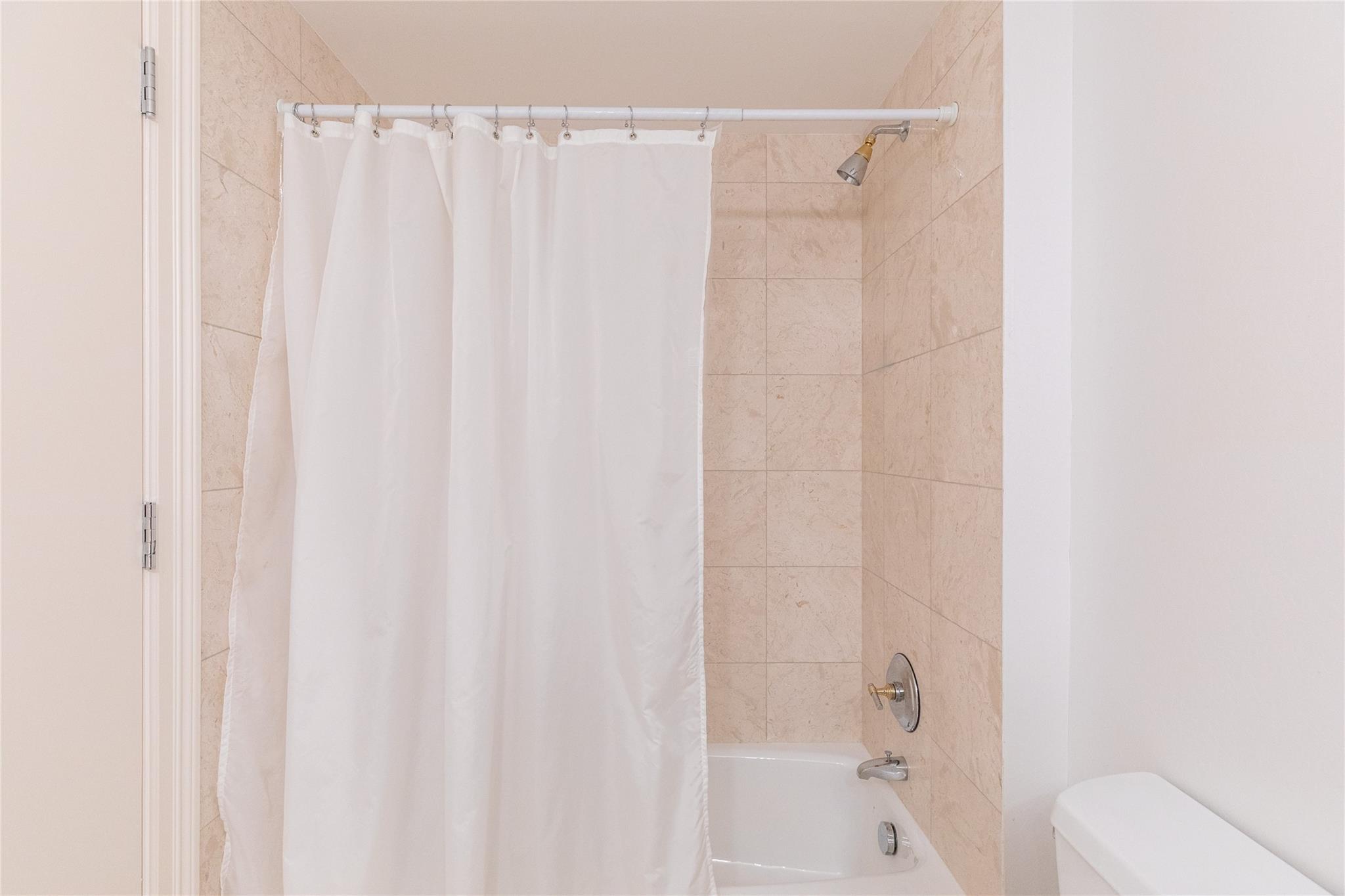 HAMPTONS SOUTH - Residential