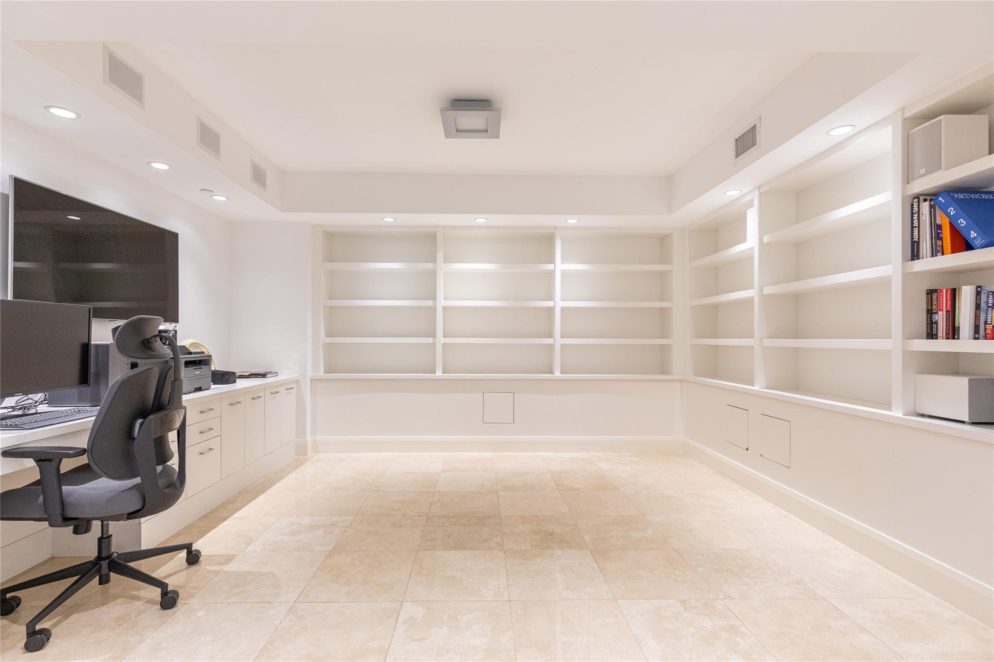 HAMPTONS SOUTH - Residential