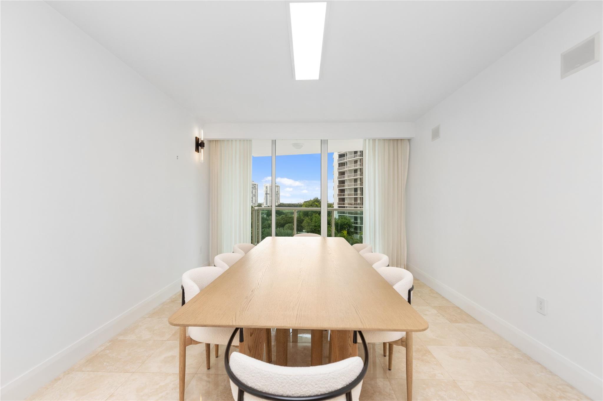 HAMPTONS SOUTH - Residential