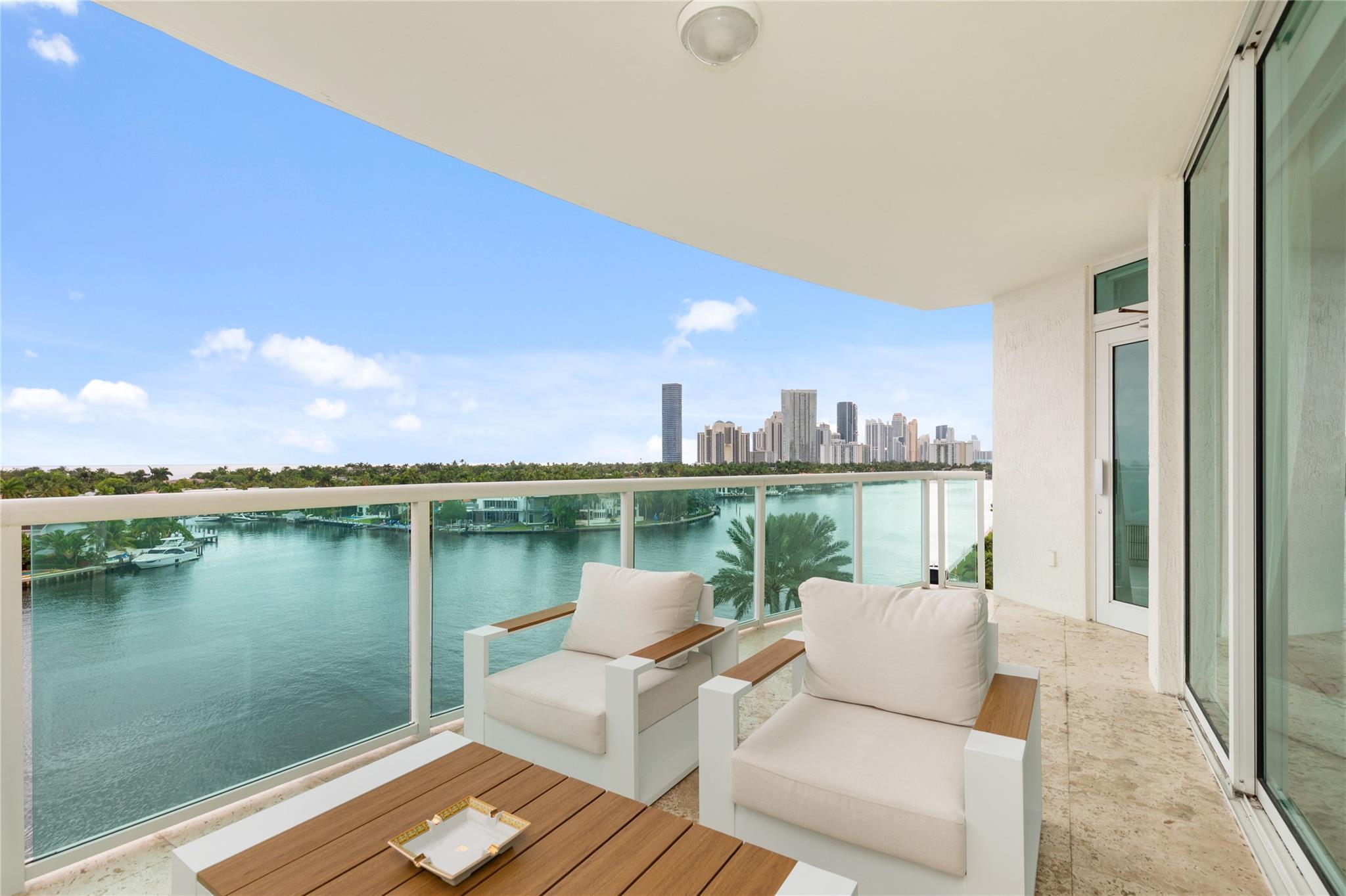 HAMPTONS SOUTH - Residential