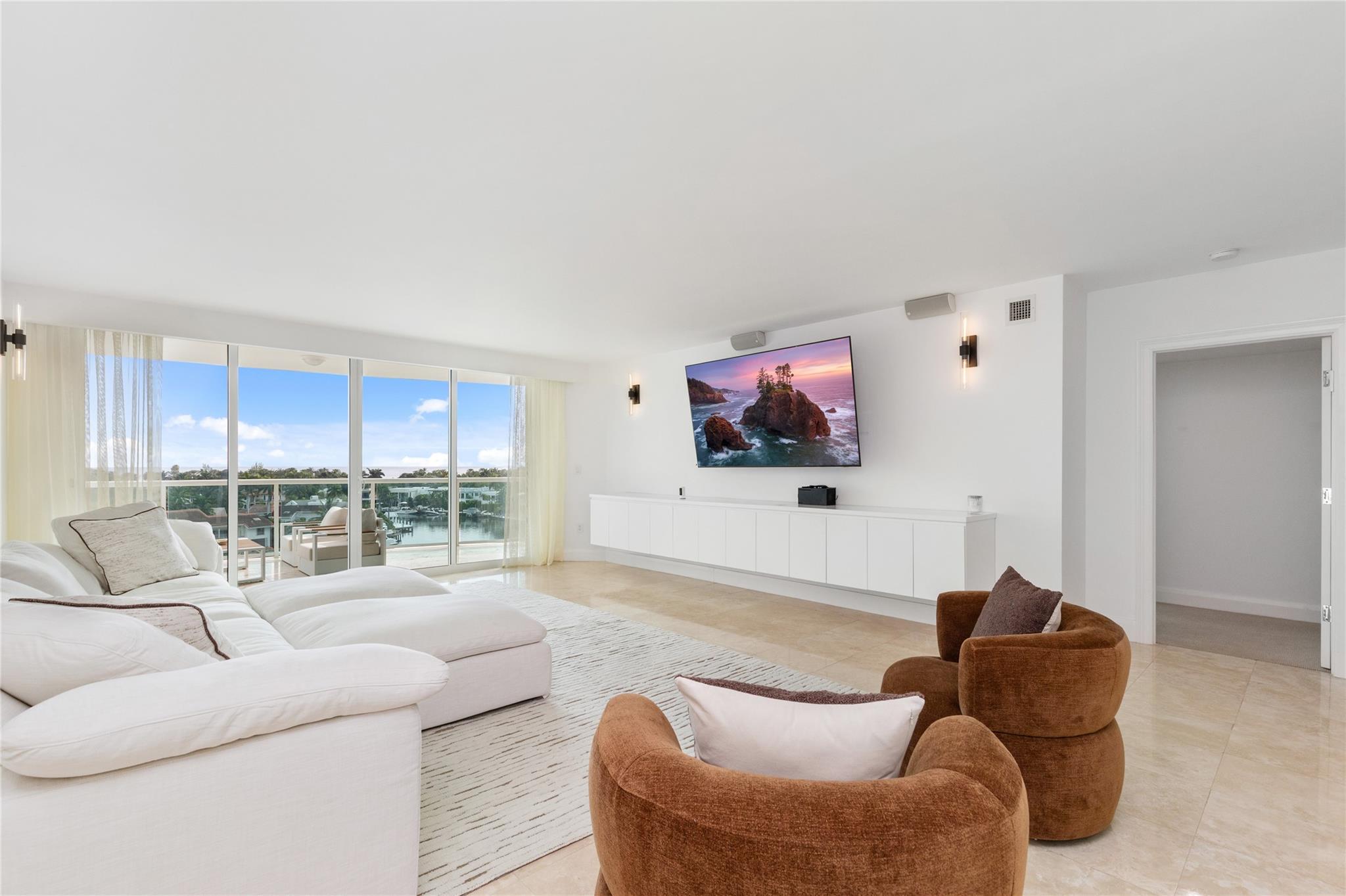 HAMPTONS SOUTH - Residential