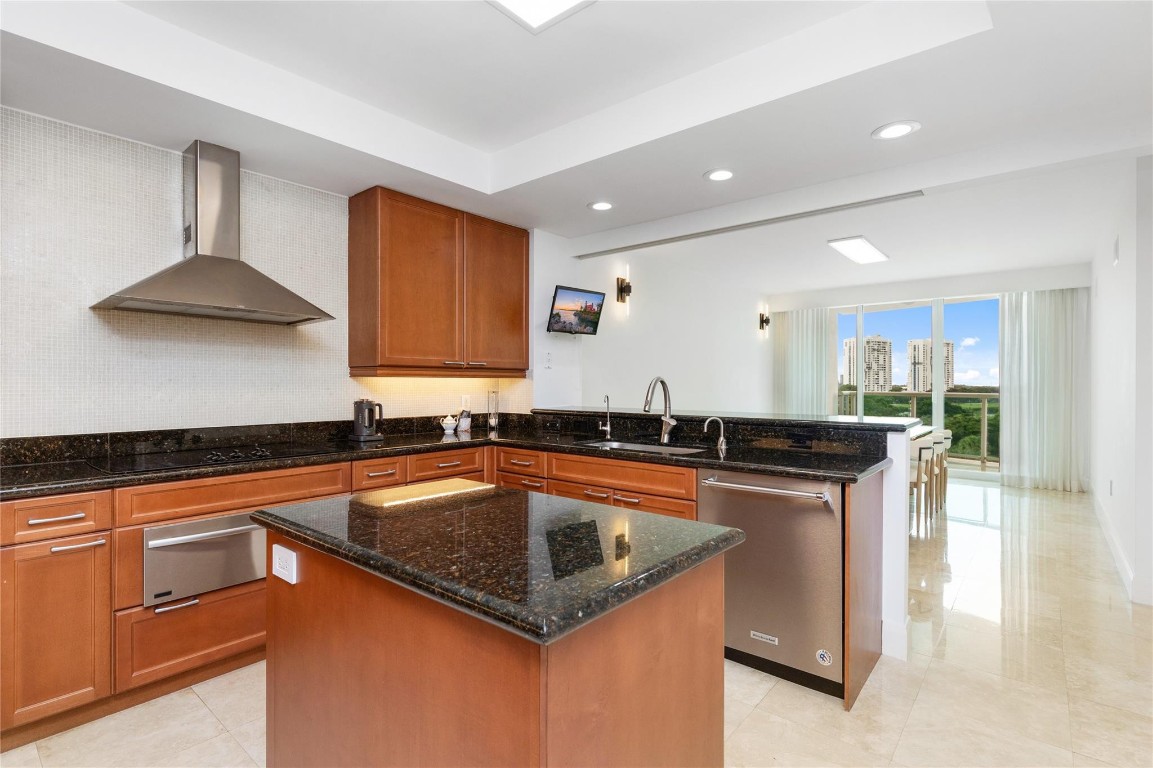 HAMPTONS SOUTH - Residential