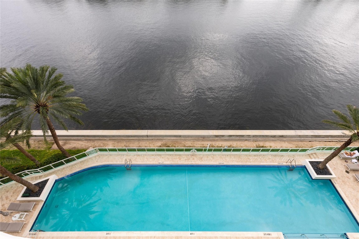 HAMPTONS SOUTH - Residential