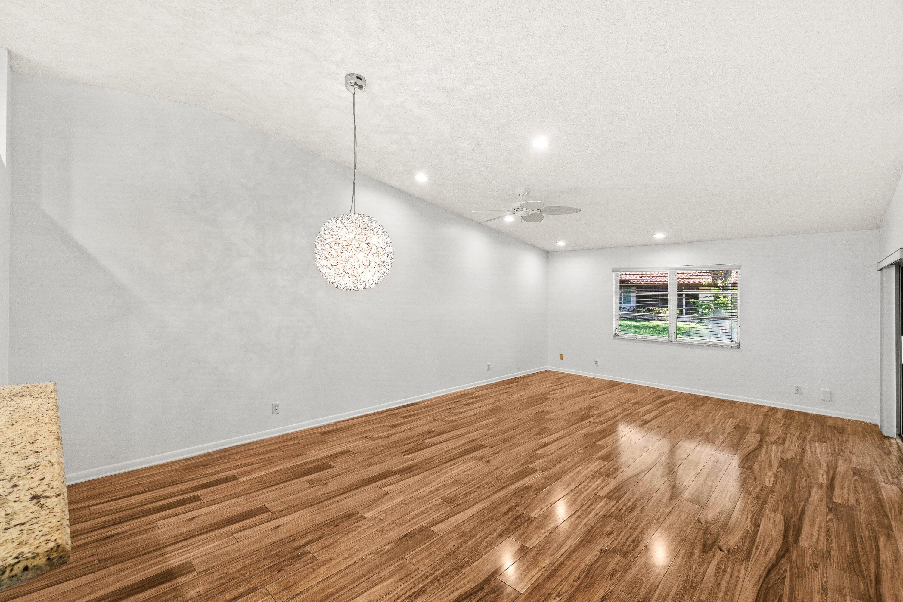 HUNTINGTON POINTE - Residential