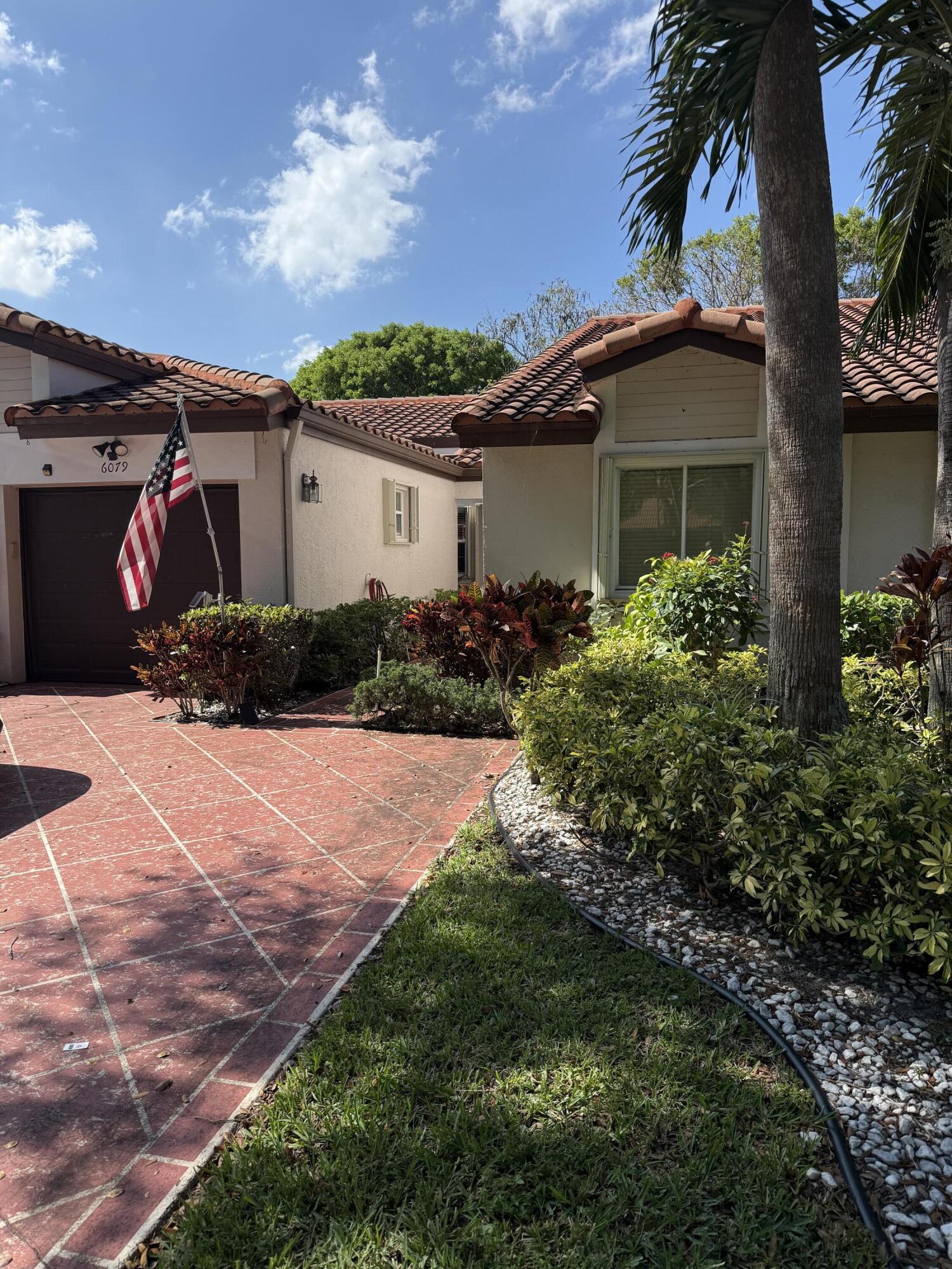 HUNTINGTON POINTE - Residential