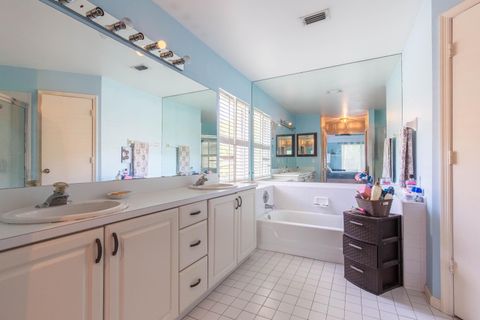Tiny photo for 15157 Oak Chase Court, Wellington, FL 33414 (MLS # B26014791)