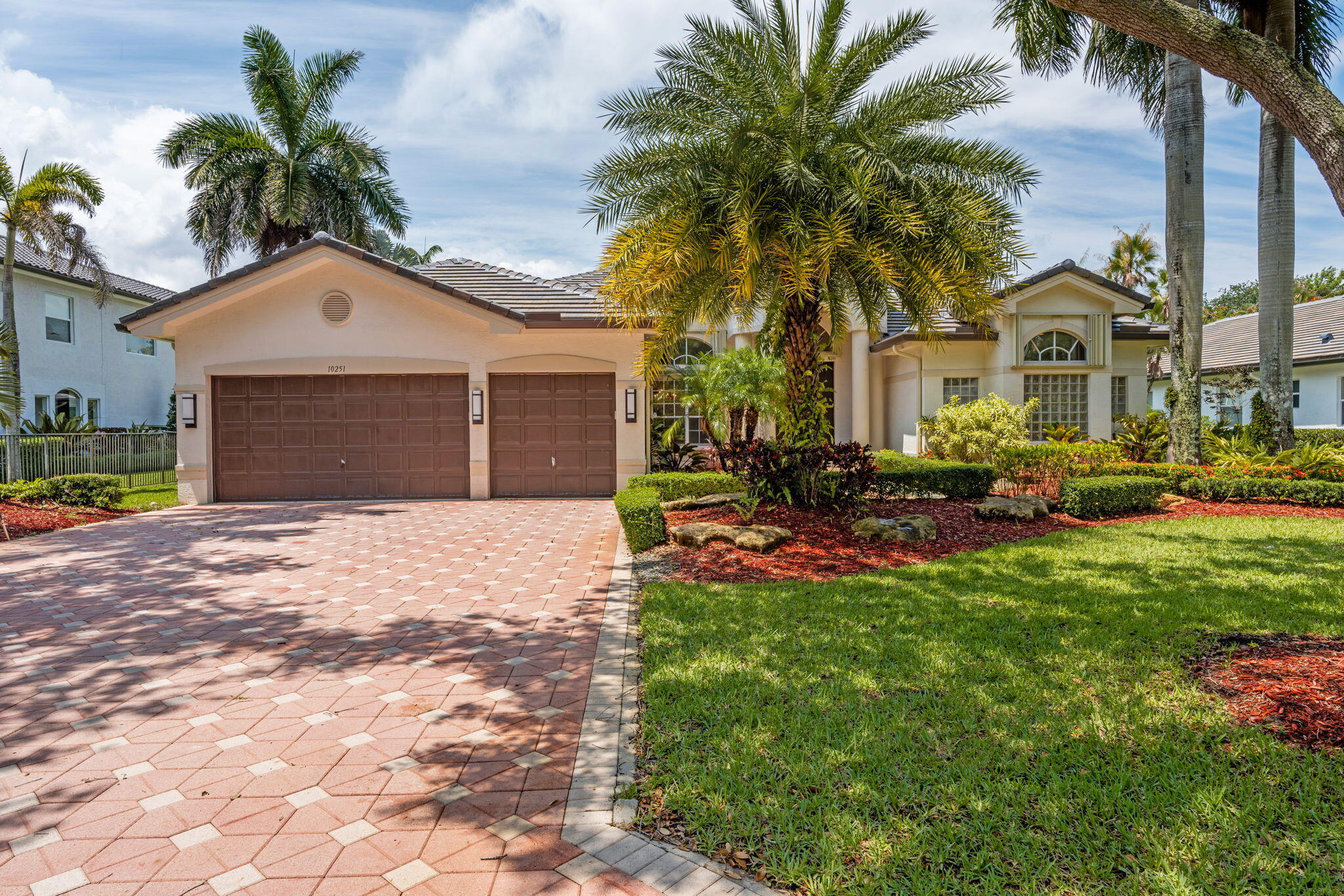 10251 N Lake Vista Circle