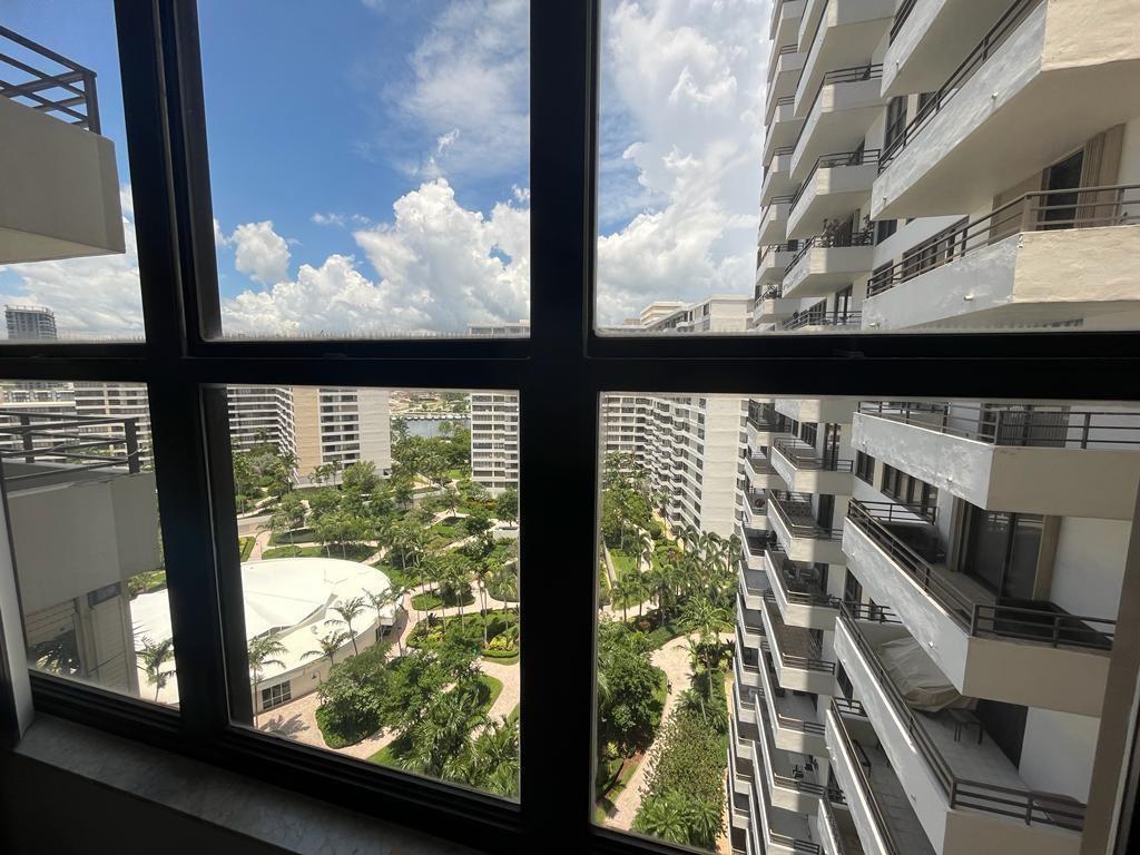 2500 Parkview Dr 1618