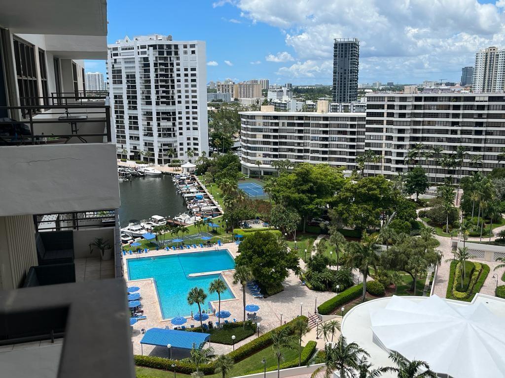 2500 Parkview Dr 1618