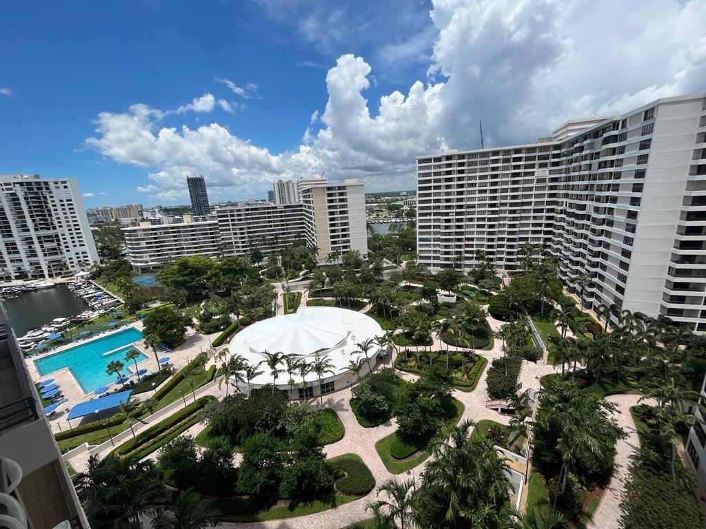2500 Parkview Dr 1618