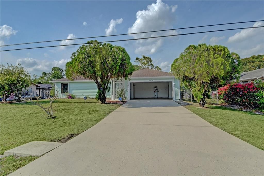 Photo of 509 NW Floresta Dr, Port Saint Lucie, FL 34983 (MLS # F10279913)