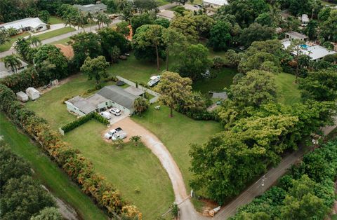 1860 Anderson Ln Palm Springs FL 33406