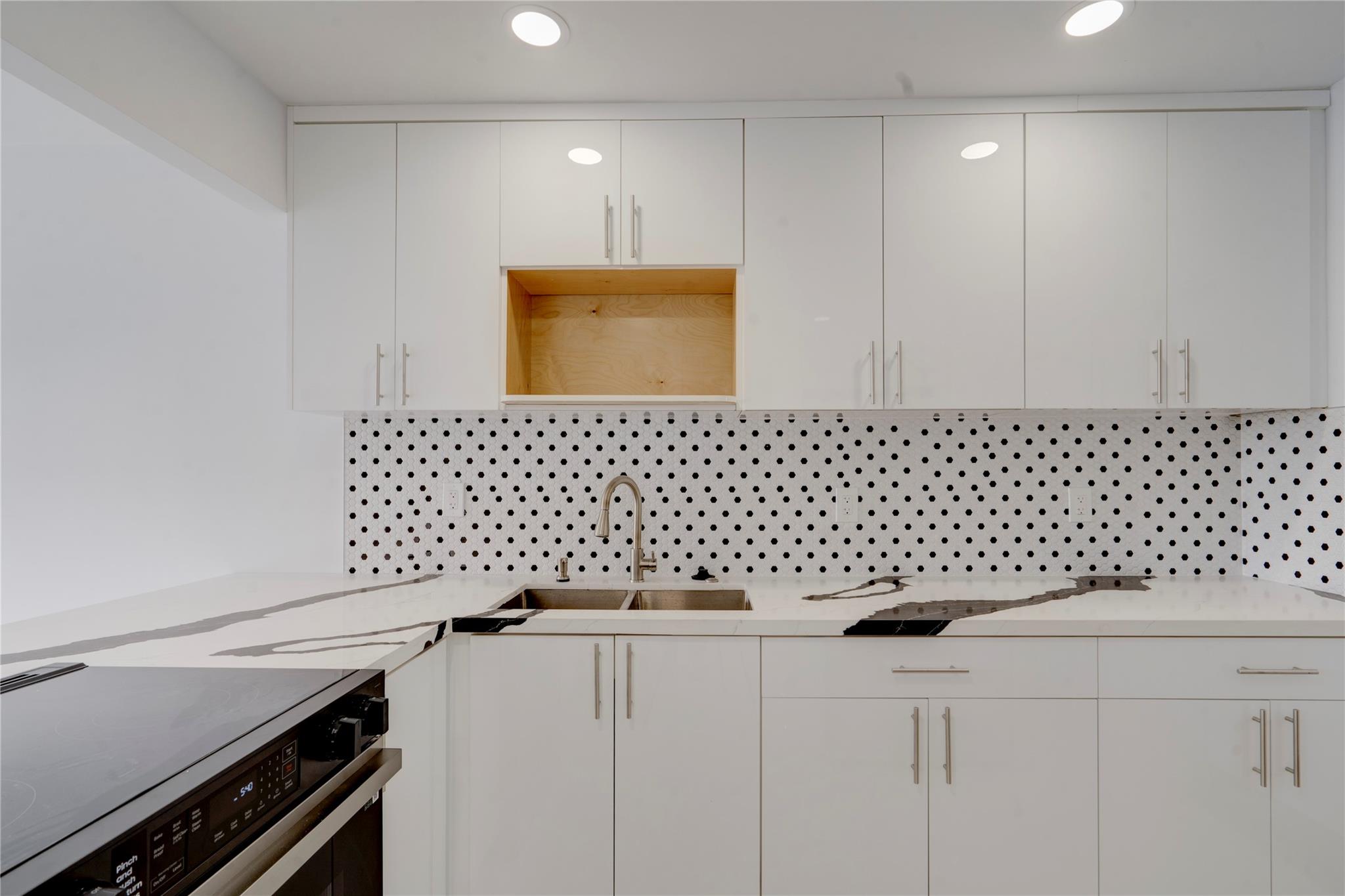 No 8 Palm-Aire Country Cl - Residential Lease