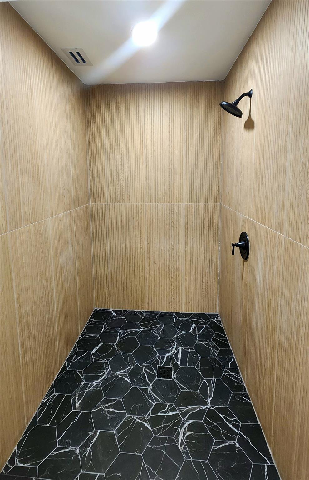 Bonnie Loch Sec 1 51-5 B - Residential Lease