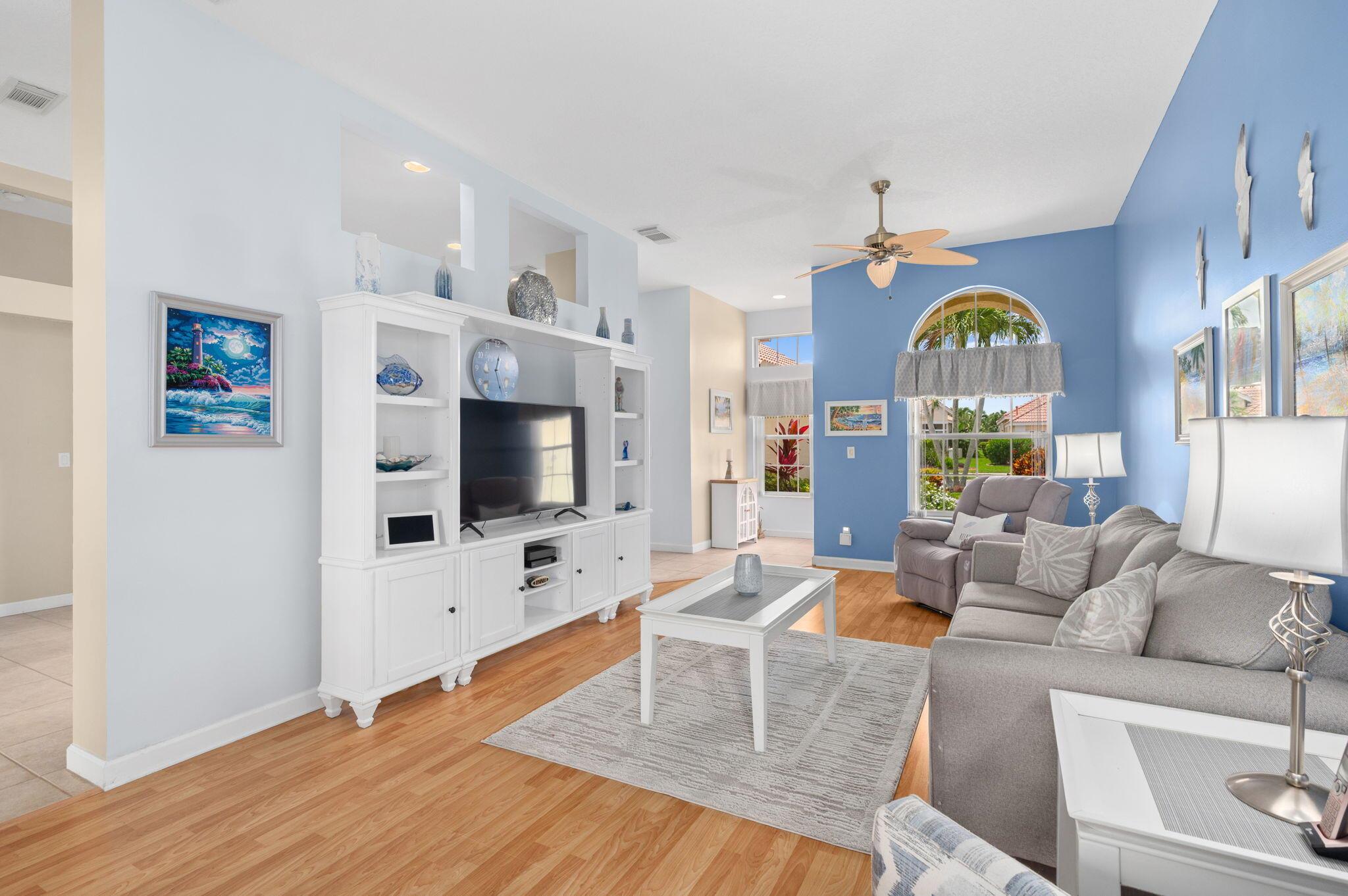 734 SW Aruba Bay