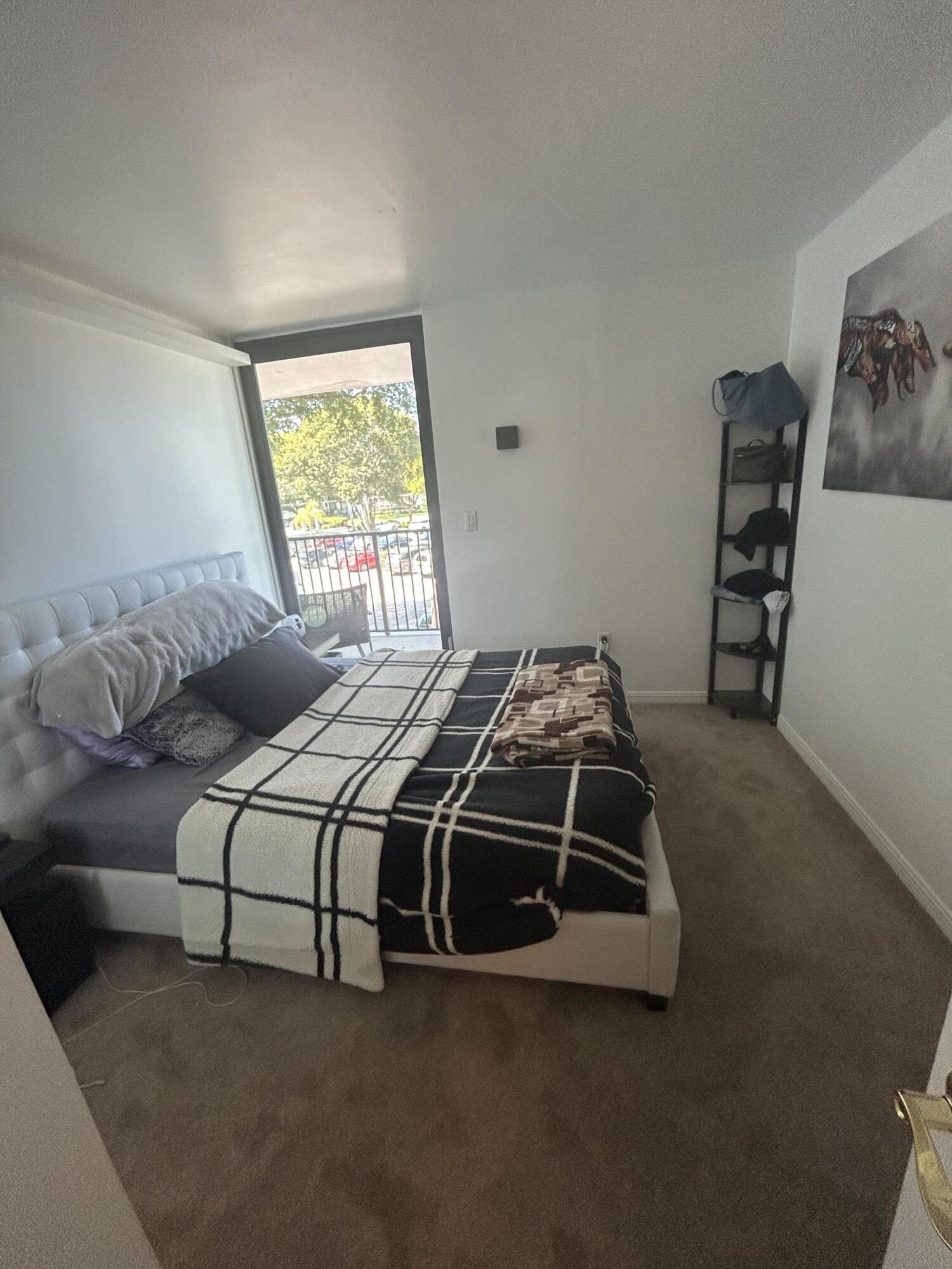 RIVER REACH CONDOMINIUM IV - Residential
