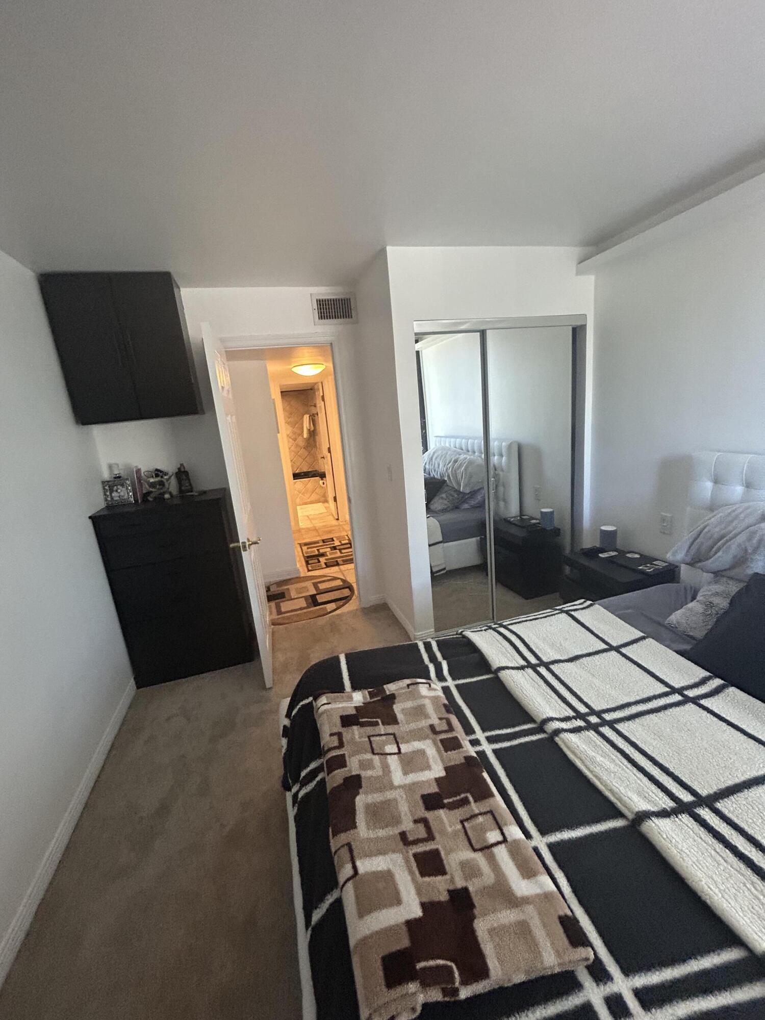 RIVER REACH CONDOMINIUM IV - Residential