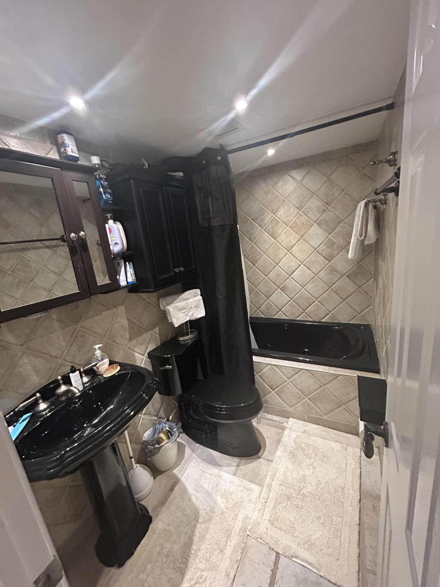 RIVER REACH CONDOMINIUM IV - Residential