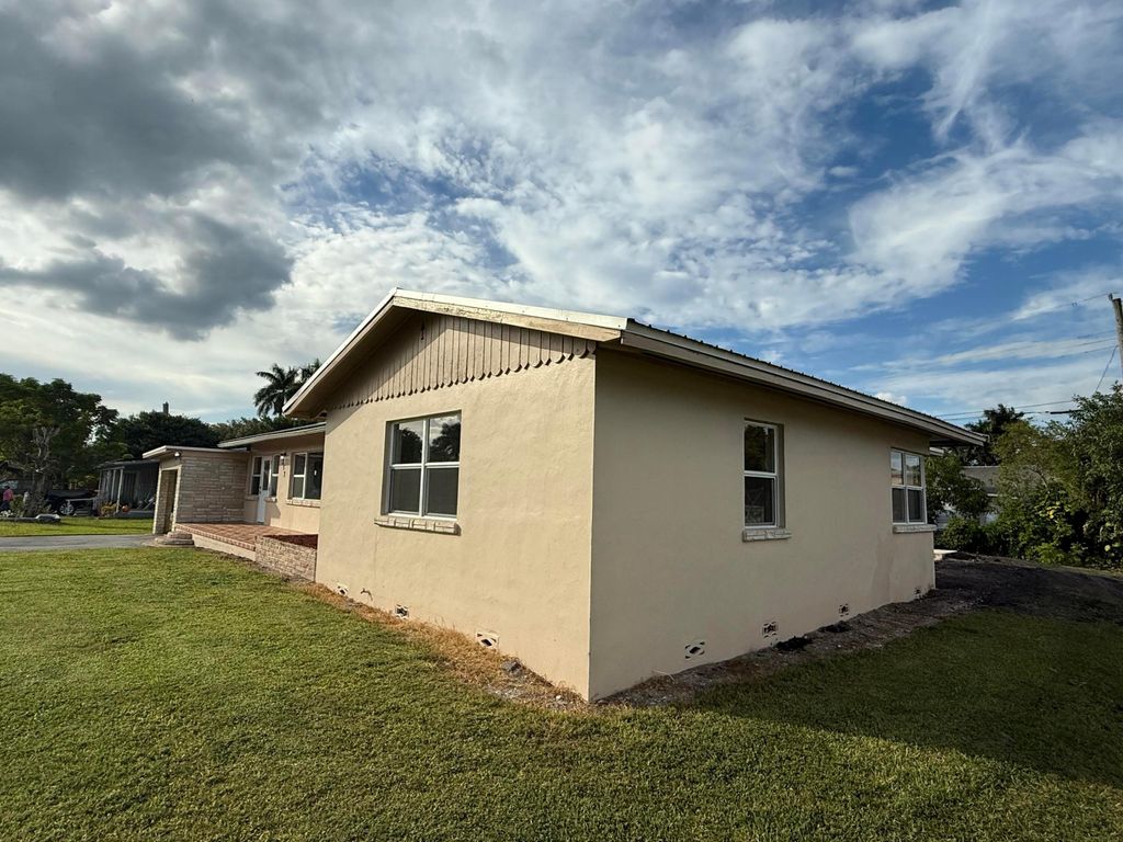 Photo of 217 NW Avenue Ave E, Belle Glade, FL 33430 (MLS # R11138397)