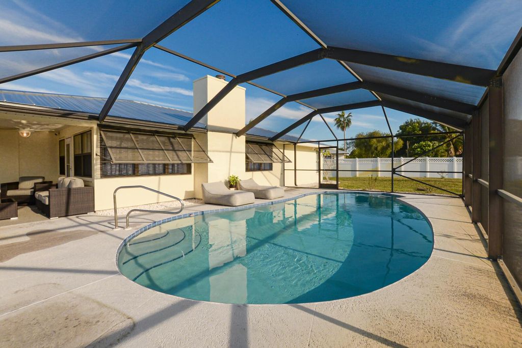 Photo of 1502 SE Portillo Road, Port Saint Lucie, FL 34952 (MLS # R10961193)