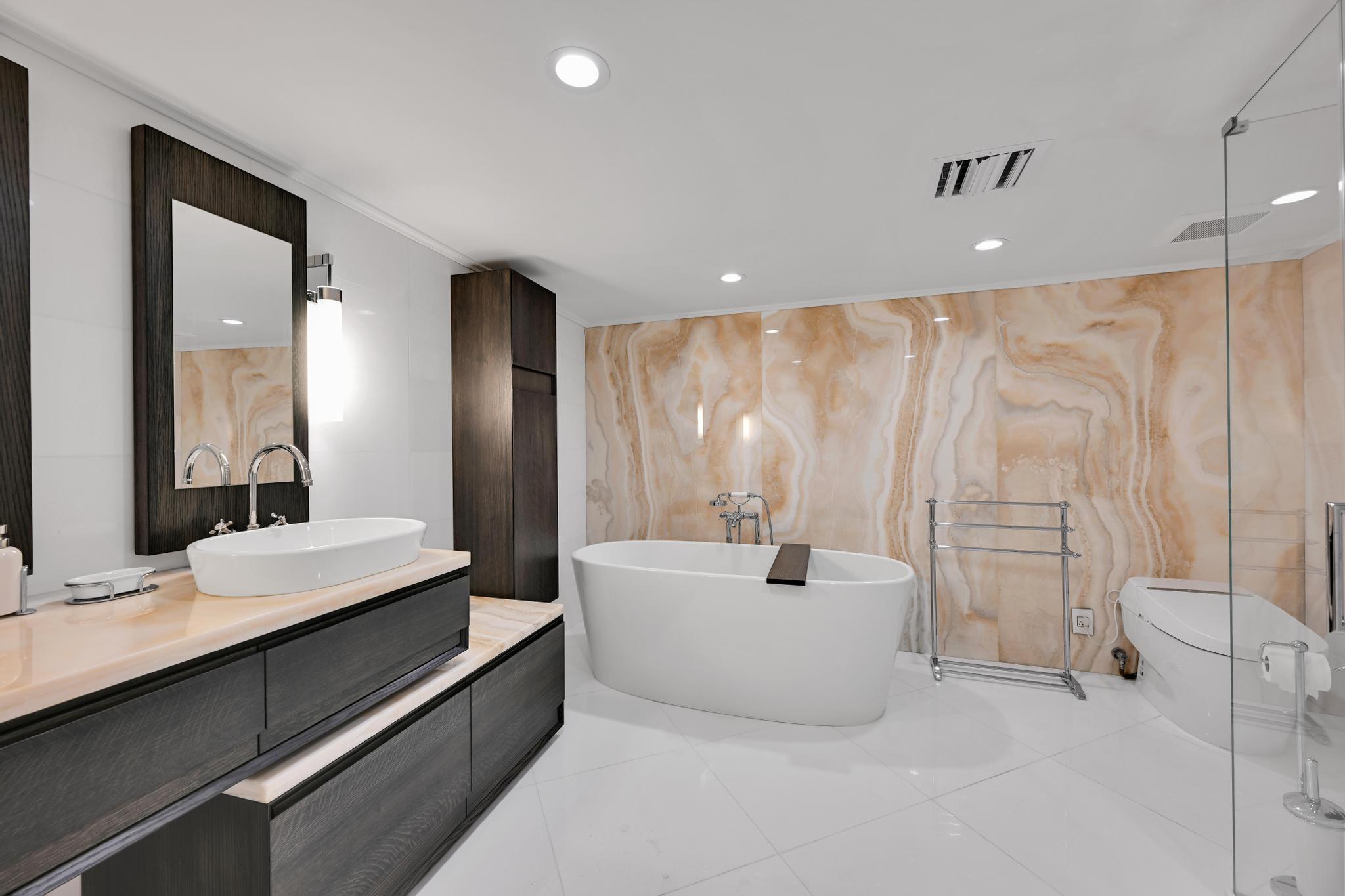 ATRIUMS OF PALM BEACH CON - Residential