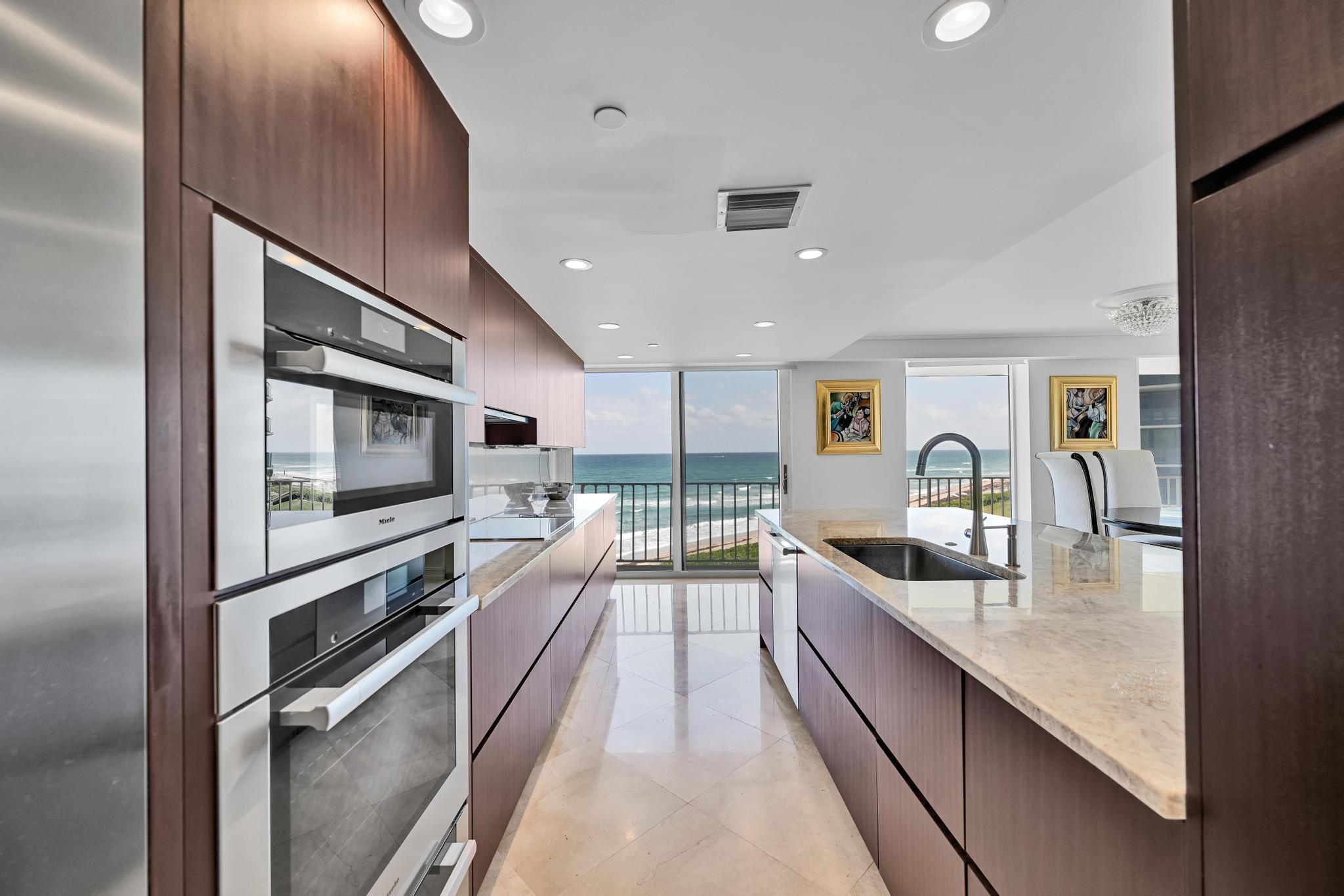 ATRIUMS OF PALM BEACH CON - Residential