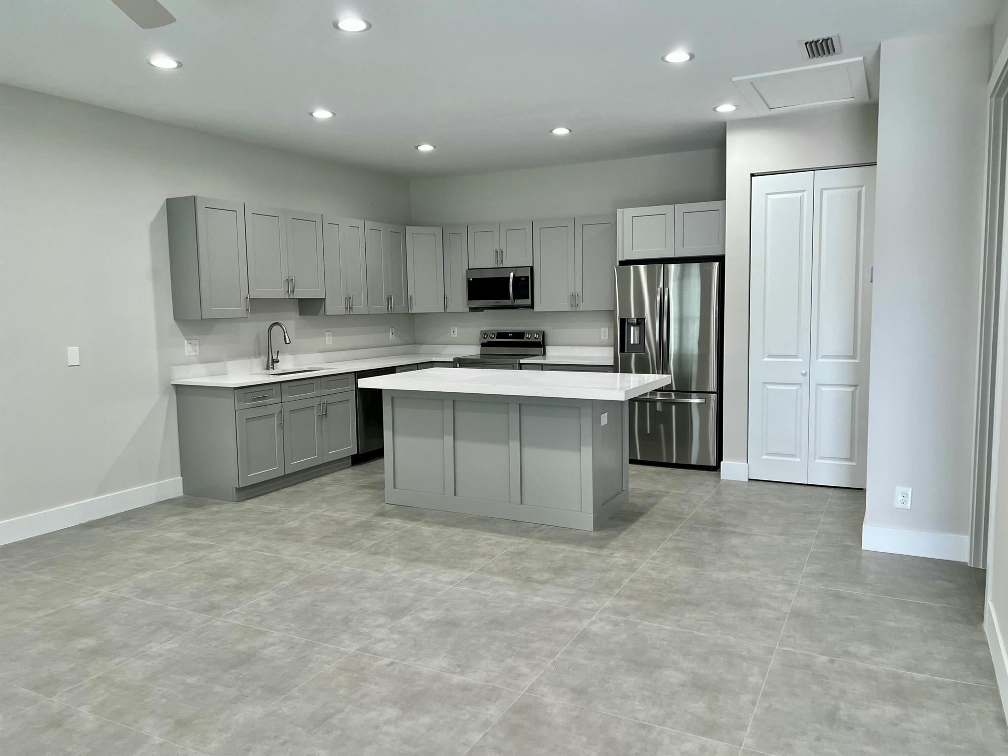 18-44-43, S 100 FT OF N 4 - Residential Lease