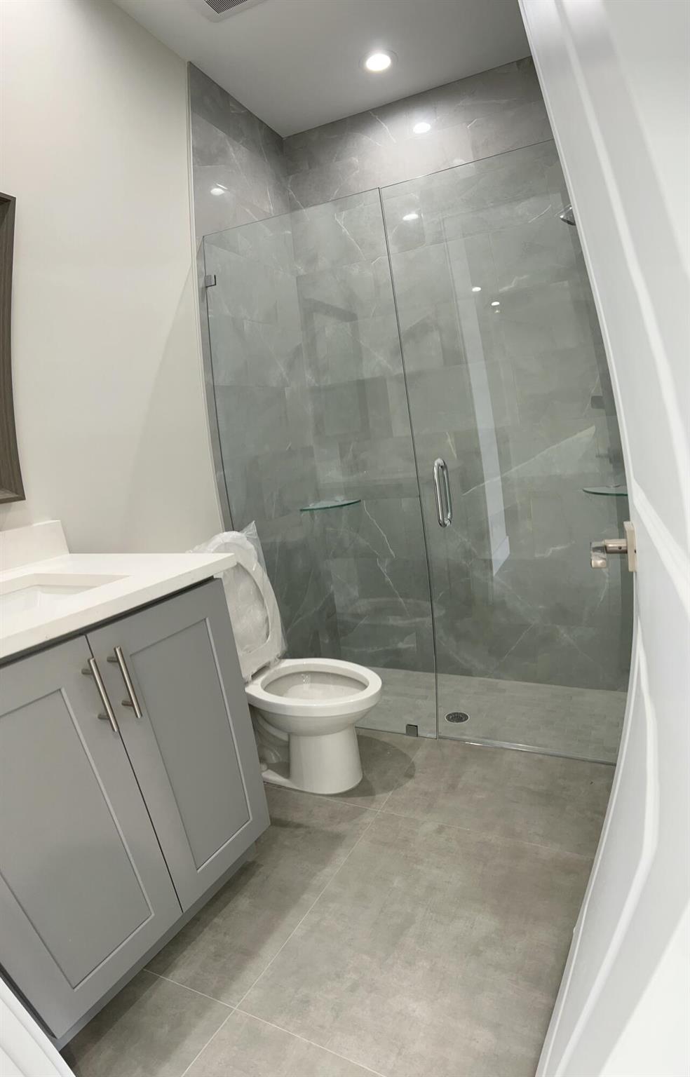 18-44-43, S 100 FT OF N 4 - Residential Lease